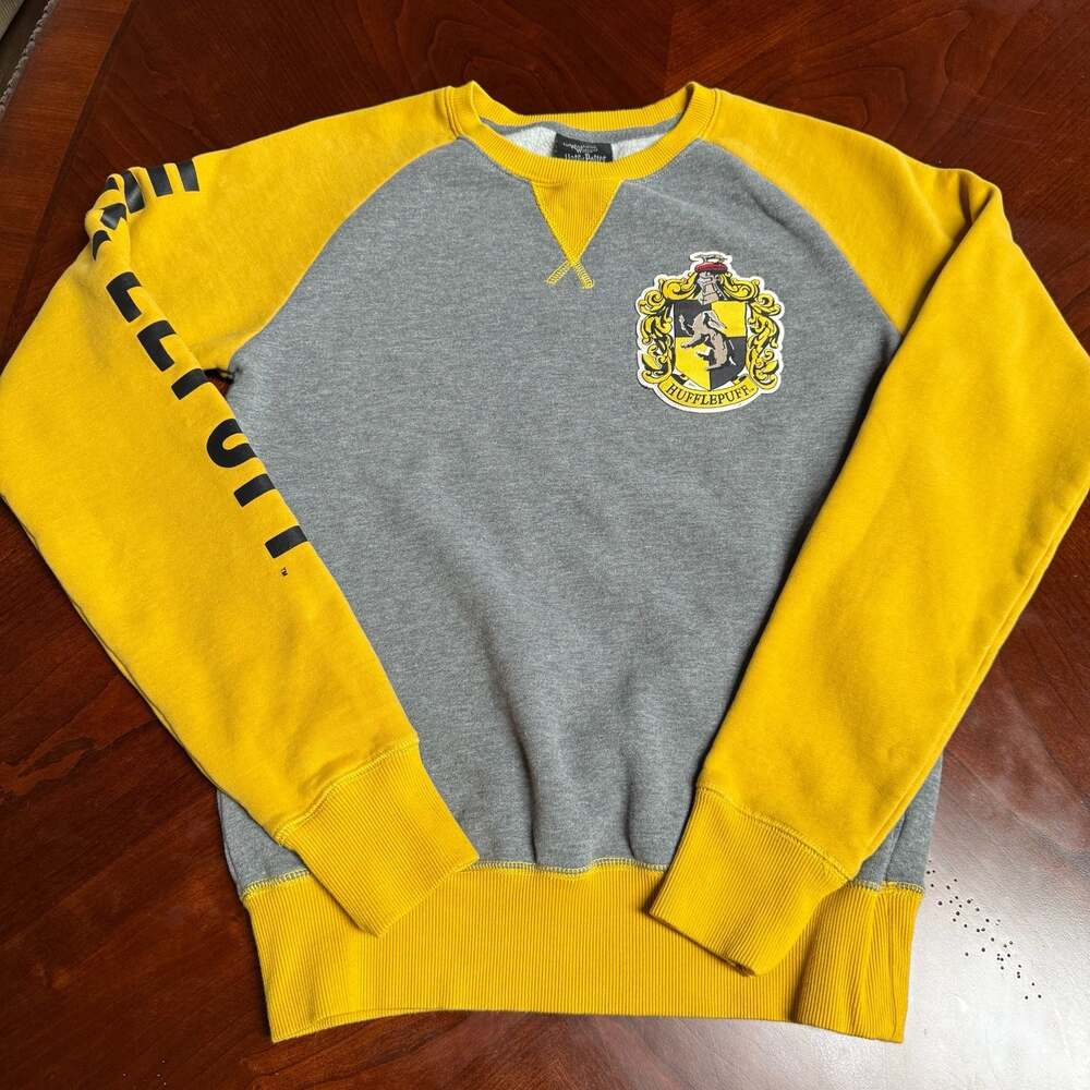 Universal Studios Harry Potter Hufflepuff Raglan Sweatshirt Size XS
